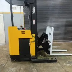 Apiladora electrica YALE NR035AD
